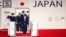 នាយករដ្ឋមន្ត្រីជប៉ុន លោក Yoshihide Suga បាន​អញ្ជើញ​មក​ដល់​មូលដ្ឋាន​កងទ័ព​ផ្លូវអាកាស Andrews រដ្ឋ Maryland សហរដ្ឋអាមេរិក ថ្ងៃទី១៥ ខែមេសា ឆ្នាំ២០២១។