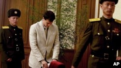 American student Otto Warmbier, center, arrives at the People's Cultural House, as Warmbier is presented to reporters Monday, Feb. 29, 2016. (AP Photo/Kim Kwang Hyon)