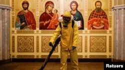 დეზინფექცია მოსკოვის რკინიგზის ერთ-ერთი სადგურის სამლოცველოში