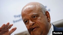 Le ministre des Finances sud-africain, Pravin Gordhan à Pretoria, Afrique du Sud, 14 décembre 2015. 