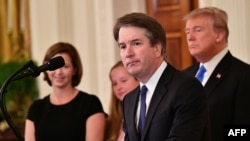 លោក Brett Kavanaugh បេក្ខជន​ប្រធាន​តុលាការ​កំពូល​ថ្លែង​សុន្ទរកថា បន្ទាប់​ពី​លោក​ប្រធានាធិបតី​ ដូណាល់ ត្រាំ ប្រកាស​បេក្ខភាព​របស់​លោក នៅ​ក្នុង​សេតវិមាន កាលពី​ថ្ងៃទី៩ ខែកក្កដា ឆ្នាំ២០១៨។