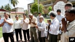 Survivors from Khmer Rouge's main prison and regime victims gather together to greet the officials of war crime tribunal in a former Khmer Rouge S-21 prison, known as Tuol Sleng, now a genocide museum, in Phnom Penh, file photo. 