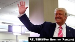 Američki predsednik Donald Tramp pošto je prevremeno glasao na predsedničkim izborima u Vest Palm Biču (Foto: REUTERS/Tom Brenner)