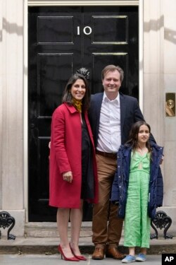 نازنین زاغری همراه با همسر و دخترش