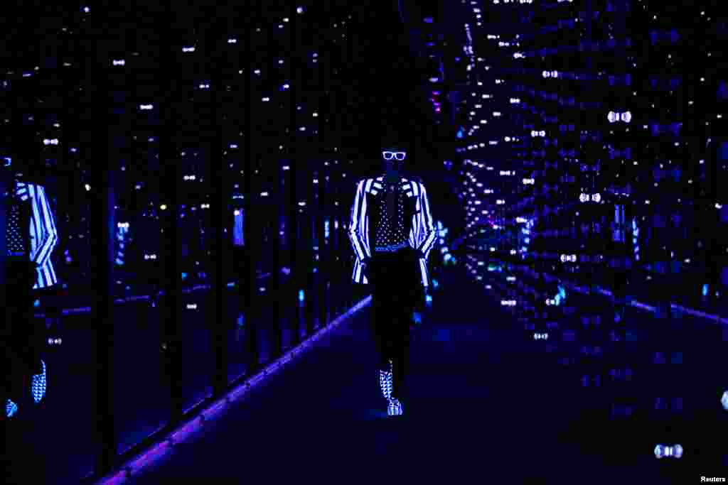 A model presents a creation by designer Anthony Vaccarello as part of his Fall/Winter 2019-2020 women&#39;s ready-to-wear collection for fashion house Saint Laurent during Paris Fashion Week in Paris, France.