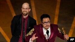 دنیال کوان و دنیال شاینهارت