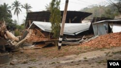 Gempa berkekuatan 6,8 skala Richter menghancurkan rumah penduduk di Birma, dekat perbatasan Thailand, Kamis (24/3).