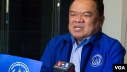 Nhek Bun Chhay, president of the Khmer National United Party (KNUP), gives an interview with VOA Khmer in Phnom Penh, Cambodia, May 16, 2017. (Hean Socheata/VOA Khmer) 