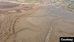 عکس منتشرشده از خشک‌ شدن سد گلستان در رسانه‌های ایران. آرشیو