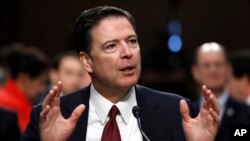 L'ancien directeur du FBI James Comey témoigne devant le sénat à Capitol Hill, le 8 juin 2017, à Washington.