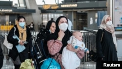 Në aeroportin Dulles në Virxhinia