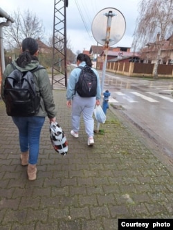 范士贵困在塞尔维亚的两个女儿。（照片由范士贵提供）