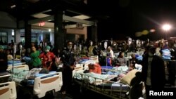 Patients are seen outside a hospital following a strong earthquake on nearby Lombok island, at a government hospital near Denpasar, Bali, Indonesia August 5, 2018. 