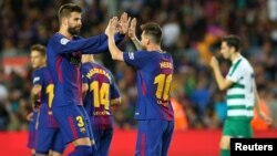 Gerard Piqué et Lionel Messi lors d'un match à Camp Nou, Barcelone, le 19 septembre 2017.