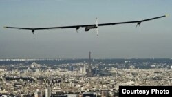 Solar Impulse flying over Paris in 2011. (© Solar Impulse | Jean Revillard )