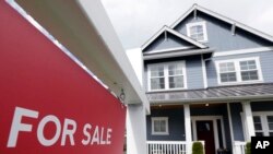 미국 북서부 워싱턴주 먼로시의 한 주택에 '매물' 사인이 붙어 있다. (자료 사진)