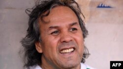 Rabah Madjer, lors d’un match de gala à Alger, 23 avril 2012.