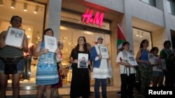 ក្រុមហ៊ុន H&M ស្ថិត​ក្នុង​ចំណោមក្រុម​ហ៊ុន​ធំៗ​មួយ​ចំនួនដែល​​បាន​សរសេ​រ​លិខិត​មួយ​ជូន​ទៅ​លោក​គាត ឈុន ​ឧបនាយករដ្ឋ​មន្ត្រី​ប្រចាំ​ការ​ដោយ​បញ្ជាក់​ថា​ ខ្លួន​នឹង​គាំទ្រ​ដល់​កម្រិត​ប្រាក់​ខែ​គោល​ថ្មី​។