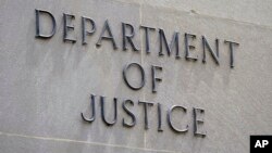 ফাইল ছবি—ওয়াশিংটনে আমেরিকার বিচার বিভাগ ভবনের বাইরে।