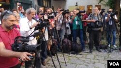 UNS, NUNS, NDNV, SINOS, Acosijacije medija i Asocijacija onlajn medija pozivaju na mirne proteste, Foto: Glas Amerike