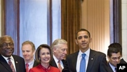 法案通过后奥巴马在国会会晤佩洛西等议员