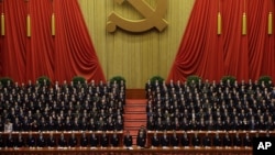 Suasana pembukaan Kongres Partai Komunis Tiongkok, November 2012 (Foto: dok). Partai penguasa Tiongkok telah bersumpah untuk memberantas korupsi dalam tubuh pemerintahannya, sementara indeks korupsi yang dikeluarkan Transparency International, Rabu (5/12) masih menempatkan Tiongkok di posisi 80 dari 176 negara terkorup di dunia.