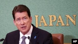 រូបភាព​ឯកសារ៖ ឯកអគ្គរដ្ឋទូត​សហរដ្ឋ​អាមេរិក​ប្រចាំ​នៅ​ប្រទេស​ជប៉ុន​ William Hagerty ថ្លែង​នៅ​ក្នុង​សន្និសីទកាសែតក្នុង​ទីក្រុង​តូក្យូ​កាលពី​ថ្ងៃទី​១៧ វិច្ឆិកា​ ២០១៧។