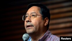 Mantan Menteri Ekonomi Bolivia dan calon presiden Gerakan Menuju Sosialisme (MAS) Luis Arce Catacora berbicara dalam konferensi pers di Buenos Aires, Argentina, 27 Januari 2020. (Foto: Reuters)