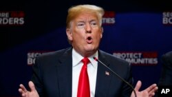 លោក​ប្រធានាធិបតី​សហរដ្ឋ​អាមេរិក​ដូណាល់ ត្រាំ ថ្លែង​ក្នុង​ការប្រជុំតុមូល​អំពី​គោលនយោបាយ​អន្តោប្រវេសន៍ នៅ​មជ្ឈមណ្ឌលសន្តិសុខ Morrelly Homeland បុរីញូវយ៉ក​កាលពី​ថ្ងៃទី​២៣ ឧសភា ឆ្នាំ២០១៨។