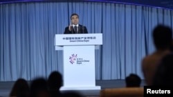 华为董事长梁华2018年8月23日在重庆的智博会上讲话。 （资料照片）