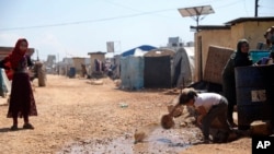 Kamp pengungsi Suriah di perbatasan dengan Turki dekat kota Atma, provinsi Idlib, Suriah, 19 April 2020. (Foto: dok)