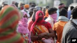  Migrant laborers from other states looking for work gather on a street on the outskirts of Jammu, India, Sept.27, 2020. 