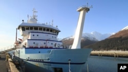 2015年2月25日的照片显示，美国国家科学基金会的考察船Sikuliaq停泊在阿拉斯加州的苏厄德。按计划，这艘船于2017年8月25日（星期五）从博福特海前往北冰洋，科学家要研究变化的风如何影响植物和动物。