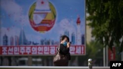 지난 9월 북한 평양에서 마스크를 쓴 시민.