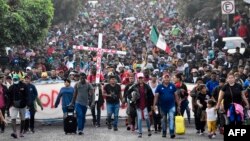 Портпаролот за национална безбедност на Белата куќа Џон Кирби, рече дека Бајден и Лопез Обрадор разговарале во телефонски разговор кои чекори би можеле да се преземат во Мексико за да се забави зголемувањето на мигрантите кои се упатуваат кон границата со САД