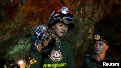 Spasioci u pećinskom kompleksu Tam Luang. 