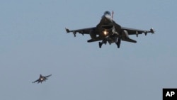 미군 F-16 전투기.