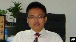 លោក យូ សុគន្ធបញ្ញា និស្សិត​អាហារូបករណ៍​​ Fulbright ថ្នាក់​អនុបណ្ឌិត​ផ្នែក​គោល​នយោបាយ​សាធារណៈ នៅ​សាកលវិទ្យាល័យ​មីឈីហ្គែន សហរដ្ឋ​អាមេរិក។