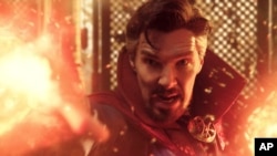 漫威电影《奇异博士：疯狂多元宇宙》海报（漫威影业授权美联社）