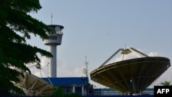 Un satellite de la télévision RTI, à Abidjan, en Côte d'Ivoire, le 26 octobre 2017. 