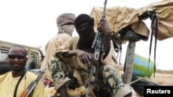 Milisi pejuang Islam Mali mencoba masuk ke daerah selatan yang dikuasai pemerintah, namun mundur karena tembakan artileri (foto: dok). 