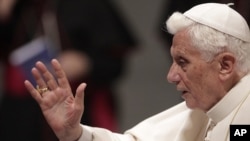 Paus Benediktus XVI telah memanggil tiga kardinal untuk membahas penyelidikan tentang adanya skandal perebutan kekuasaan di Vatikan (foto: dok).