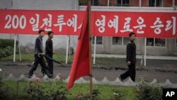 지난 6월 북한 원산에 '200일 전투' 속도전 구호가 걸려있다. (자료사진)