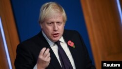 នាយករដ្ឋមន្ត្រីអង់គ្លេសលោក Boris Johnson ថ្លែង​ក្នុង​អំឡុង​ពេល​សន្និសីទ​សារព័ត៌មាន បន្ទាប់ពី​កិច្ចប្រជុំ​កំពូល​ស្តីពី​អាកាសធាតុ​របស់​អង្គការ​សហ​ប្រជាជាតិ COP26 នៅ​ការិយាល័យ​នាយក​រដ្ឋមន្រ្តី Downing Street នៅក្នុង​ទីក្រុង​ឡុងដ៍ ប្រទេស​អង់គ្លេស កាលពី​ថ្ងៃទី១៤ ខែវិច្ឆិកា ឆ្នាំ២០២១។