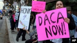 Demonstrators urging the Democratic Party to protect the Deferred Action for Childhood Arrivals Act (DACA) rally outside the office of California Democratic Sen. Dianne Feinstein in Los Angeles, Jan. 3, 2018. 