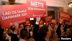 Partidarios de los social demócratas daneses celebran en el Parlamento en Copenhague, el miércoles 5 de junio de 2019.