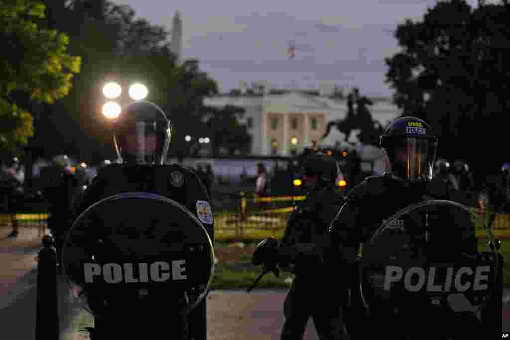 Oq uy oldida, Vashington