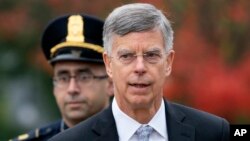 윌리엄 테일러 우크라이나 주재 미국대사 대행이 22일 미 하원 비공개 청문회에 참석하기 위해 의회에 도착했다. 