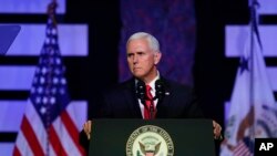 អនុប្រធានាធិបតី​សហរដ្ឋ​អាមេរិក​ Mike Pence ថ្លែង​នៅ​ក្នុង​មជ្ឈមណ្ឌល​ Iglesia Doral Jesus Worship អំពី​វិបត្តិនយោបាយ​ក្នុងប្រទេស​វ៉េណេស៊ុយអេឡាកាលពី​ថ្ងៃទី​ ០១ ខែមករា ឆ្នាំ២០១៩។