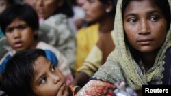 A woman displaced by recent violence in the Kyukphyu township cries after arriving to Thaechaung refugee camp outside of Sittwe, October 28, 2012.